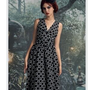 Modcloth Hopeless Romantic Fit & Flare Queen of Hearts Black and White Dress L